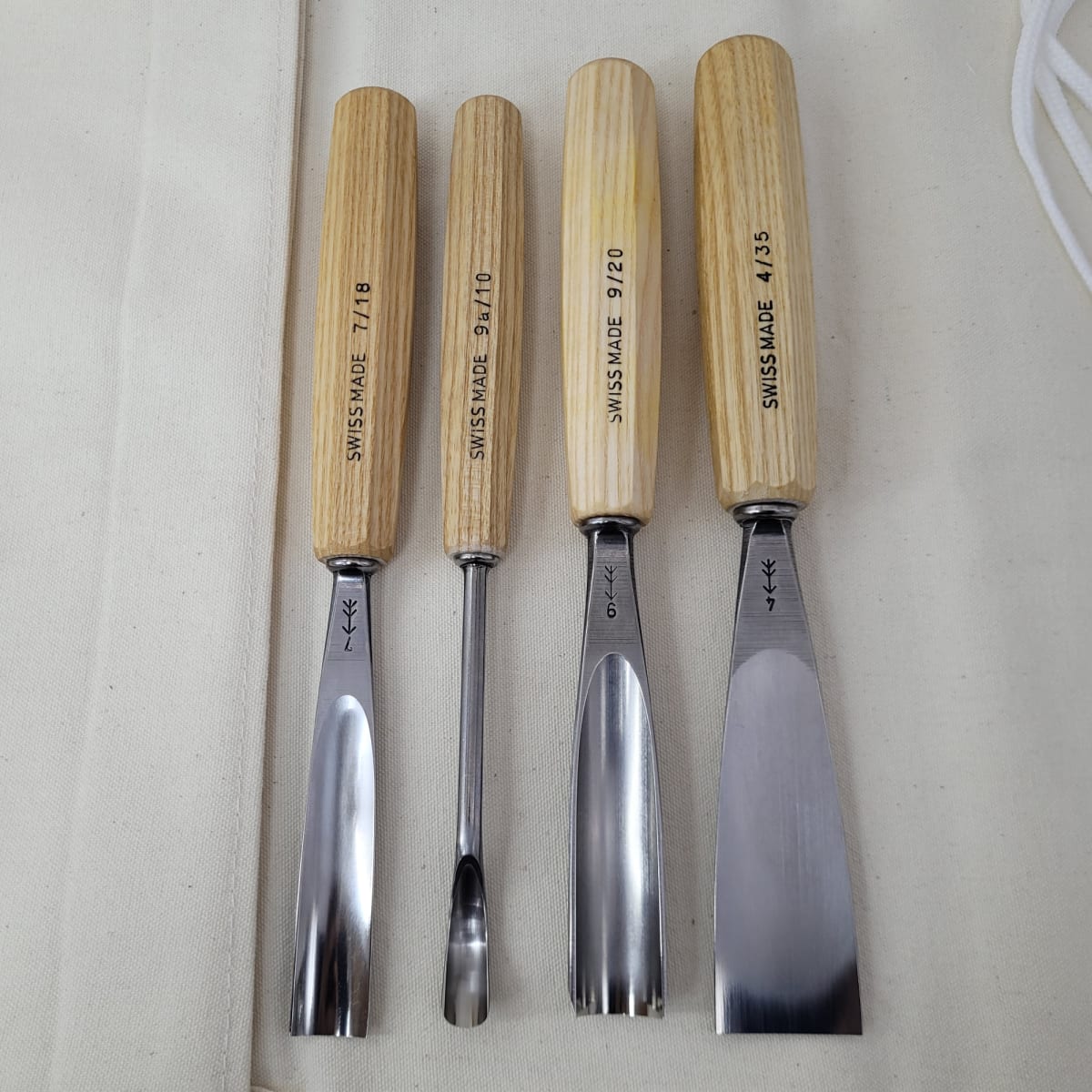 Pack de 3 Gubias Semi Curvas y 1 Gubia Semi plana Pfeil con Estuche de Lona4