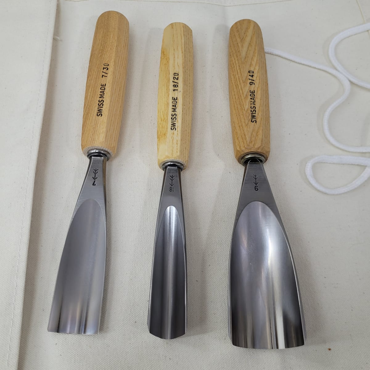 Pack de 2 Gubias Semicurvas y 1 Gubia en U Escultor Pfeil con Estuche de Lona3