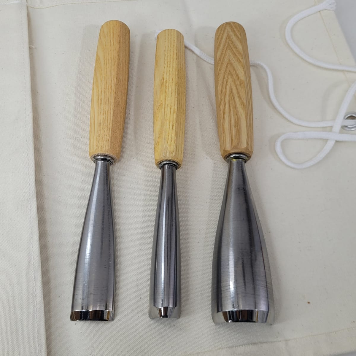 Pack de 2 Gubias Semicurvas y 1 Gubia en U Escultor Pfeil con Estuche de Lona4