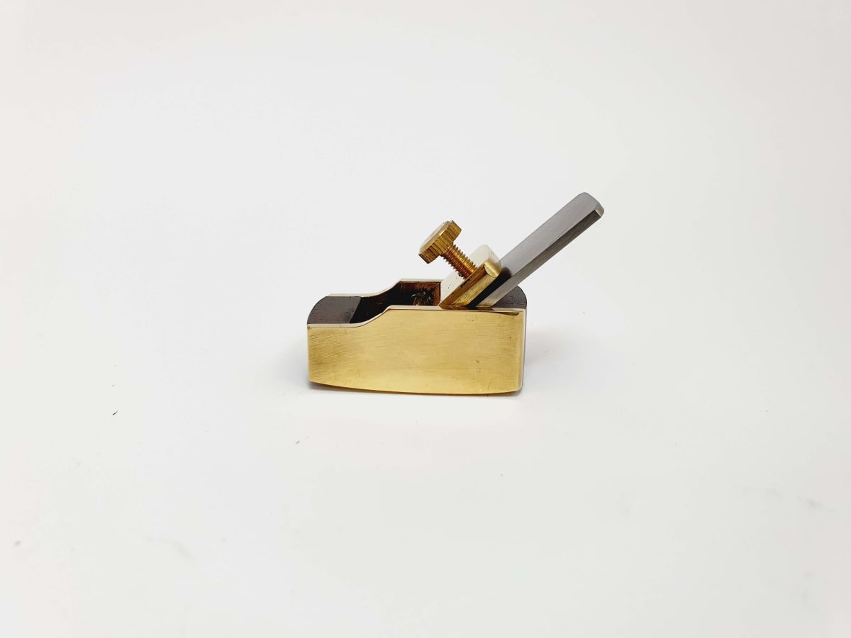 Mini Cepillo de Bronce-Ebano de 45 mm con Base Curva3