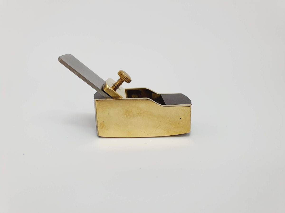 Mini Cepillo de Bronce-Ebano de 62 mm con Base Curva3