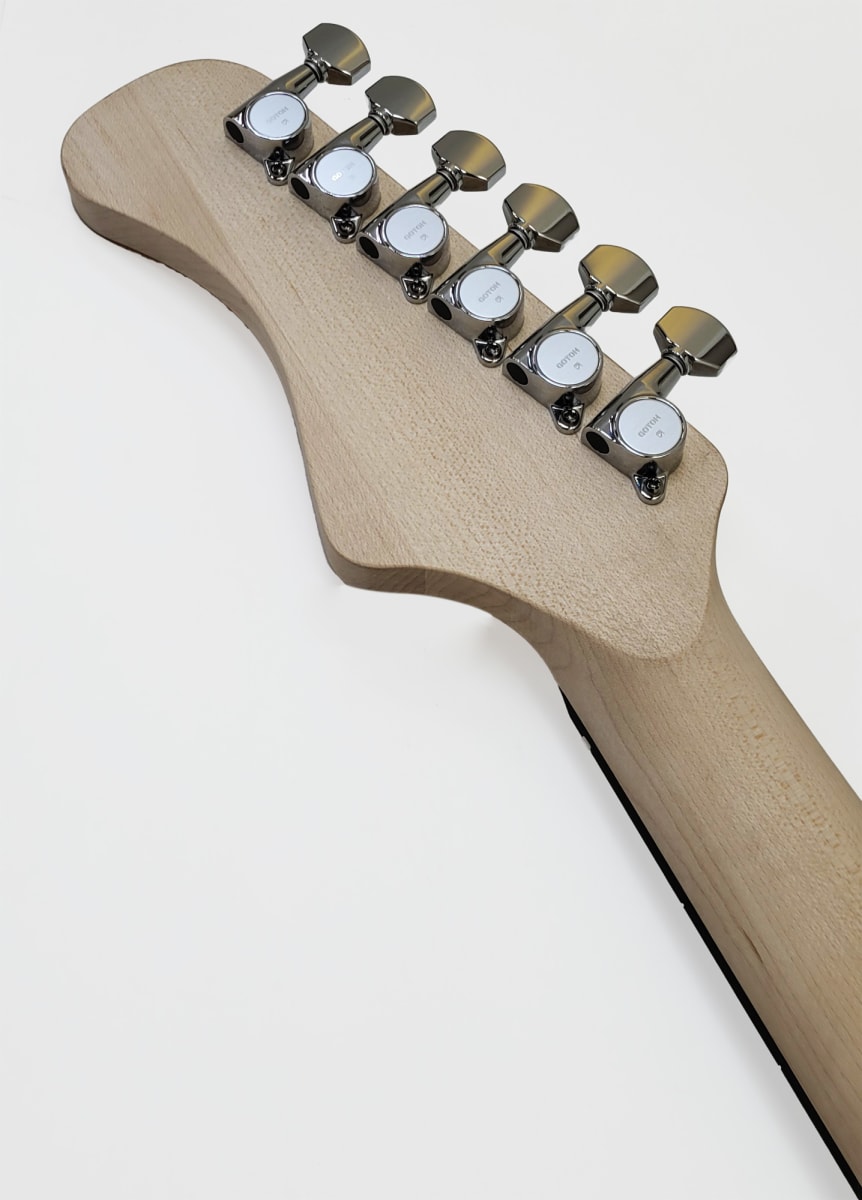 Kit LBLuthier de Guitarra Eléctrica Tipo Strato Mod: C Cap: H-S-S Hardware Gotoh® Incluido3