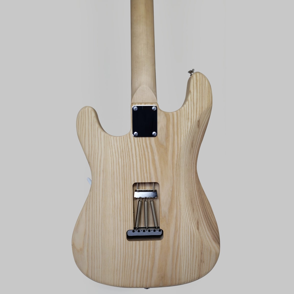 Kit LBLuthier de Guitarra Eléctrica Tipo Strato Mod: B Cap: H-H Hardware Gotoh® Incluido5