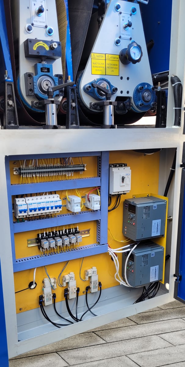 Maquina Lijadora Calibradora Industrial 630mm Ancho 220V 20.7Kw potencia, 36amp10