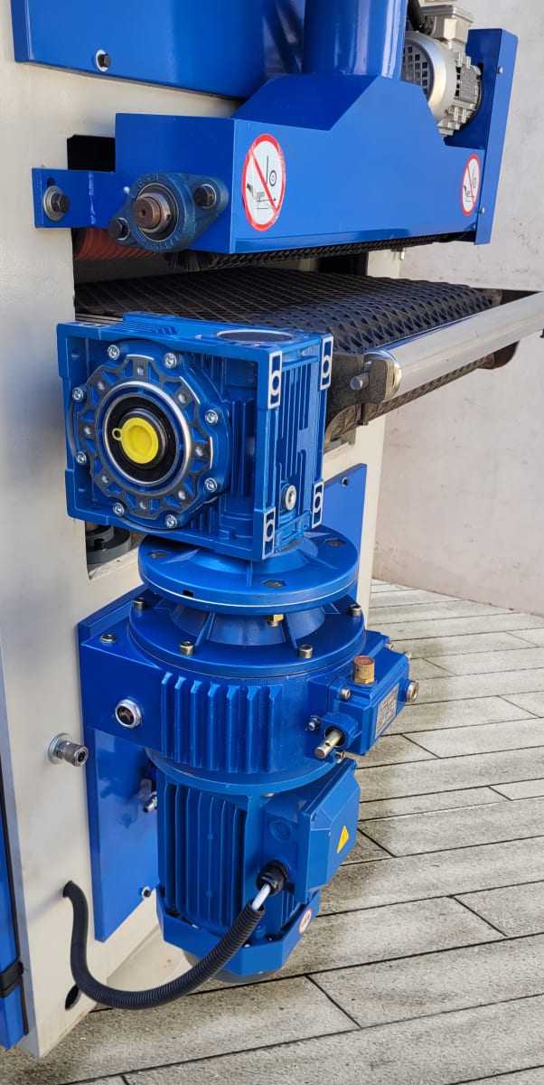 Maquina Lijadora Calibradora Industrial 630mm Ancho 220V 20.7Kw potencia, 36amp13
