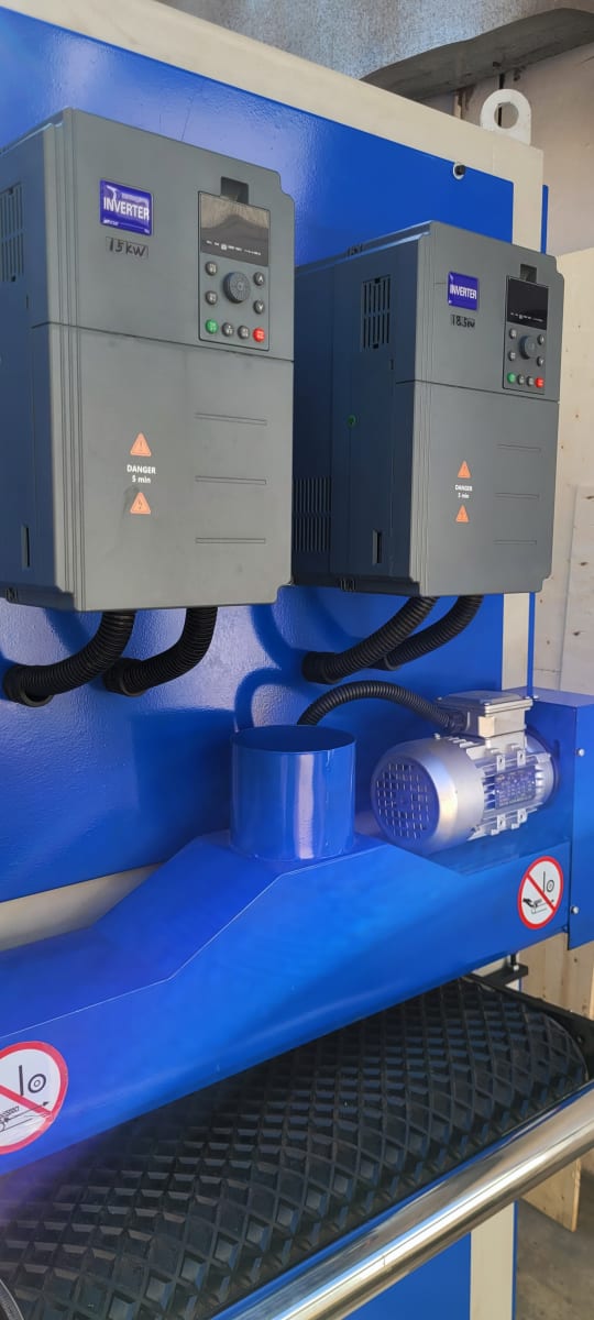 Maquina Lijadora Calibradora Industrial 630mm Ancho 220V 20.7Kw potencia, 36amp18