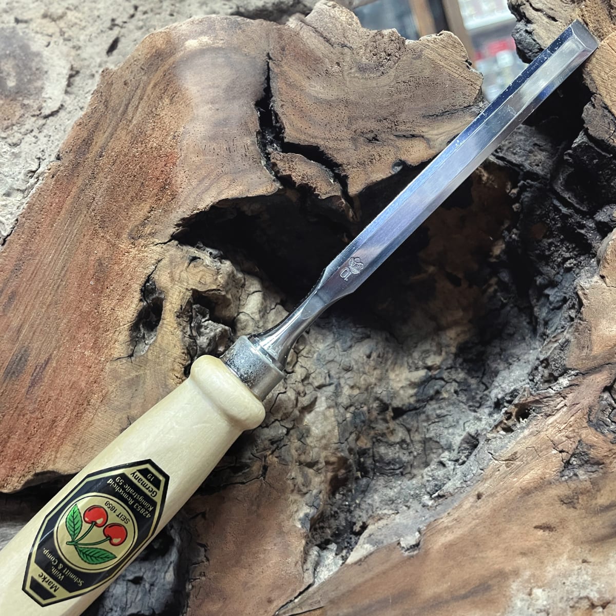 Formon Carpintero Two Cherries 1001 de 10 mm de ancho1