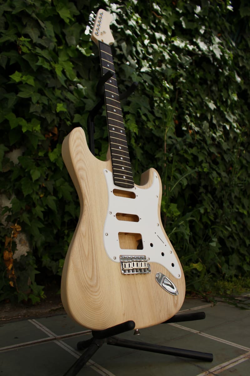 Kit LBLuthier de Guitarra Eléctrica Tipo Strato Mod: C Cap: H-S-S Hardware Gotoh® Incluido16