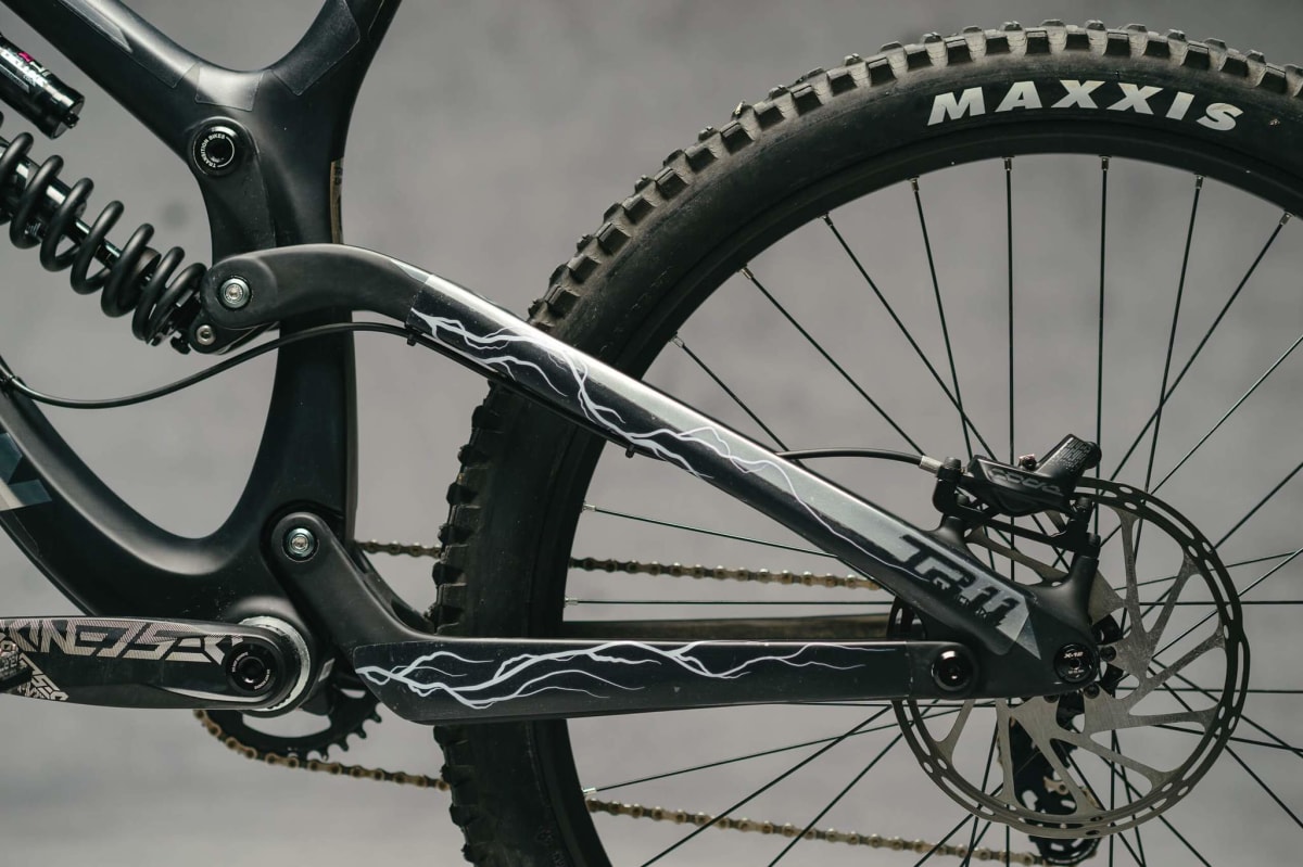 Protector Cuadro Pro Full Lightning Blue2