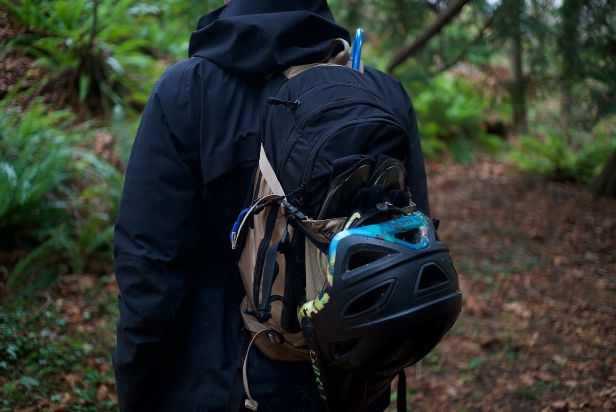 M.U.L.E. 100 oz., Kelp/Black3