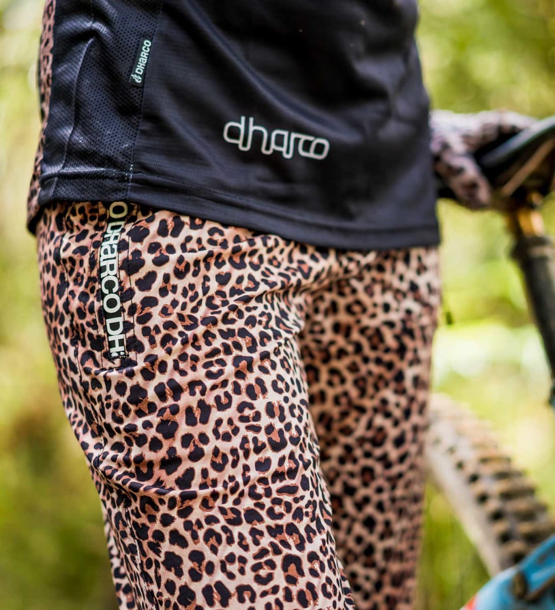PANTALON MUJER GRAVITY LEOPARD3