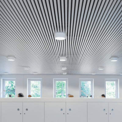 PERFIL HORIZONTAL DE CIELO PVC TIPO COLOR GRIS - 40X45X3000MM