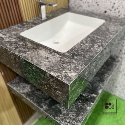MUEBLE FLOTANTE DE BAÑO - PORCELANATO MARMOL NEGRO1