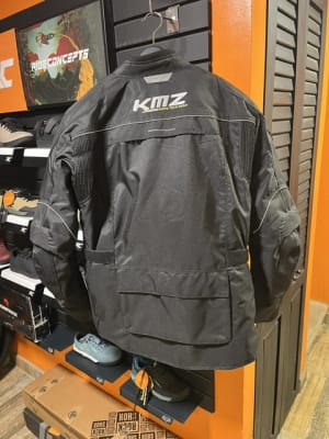 CHAQUETA KMZ ENDURA NEGRO