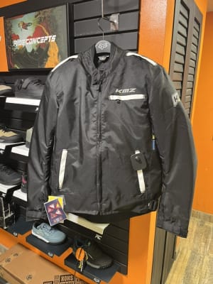 CHAQUETA KMZ JET NEGRO BLANCO