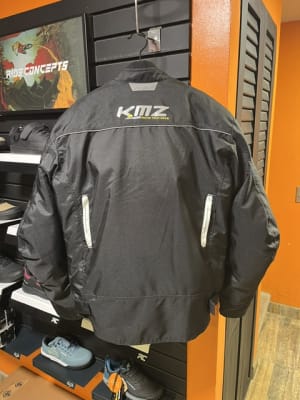 CHAQUETA KMZ JET NEGRO BLANCO