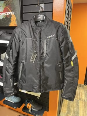 CHAQUETA KMZ TOMAC NEGRO GRIS