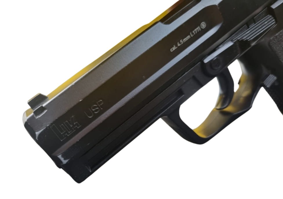 Pistola cal. 4.5 mm mod HK45 Co2 - Producto con detalle estético y embalaje4