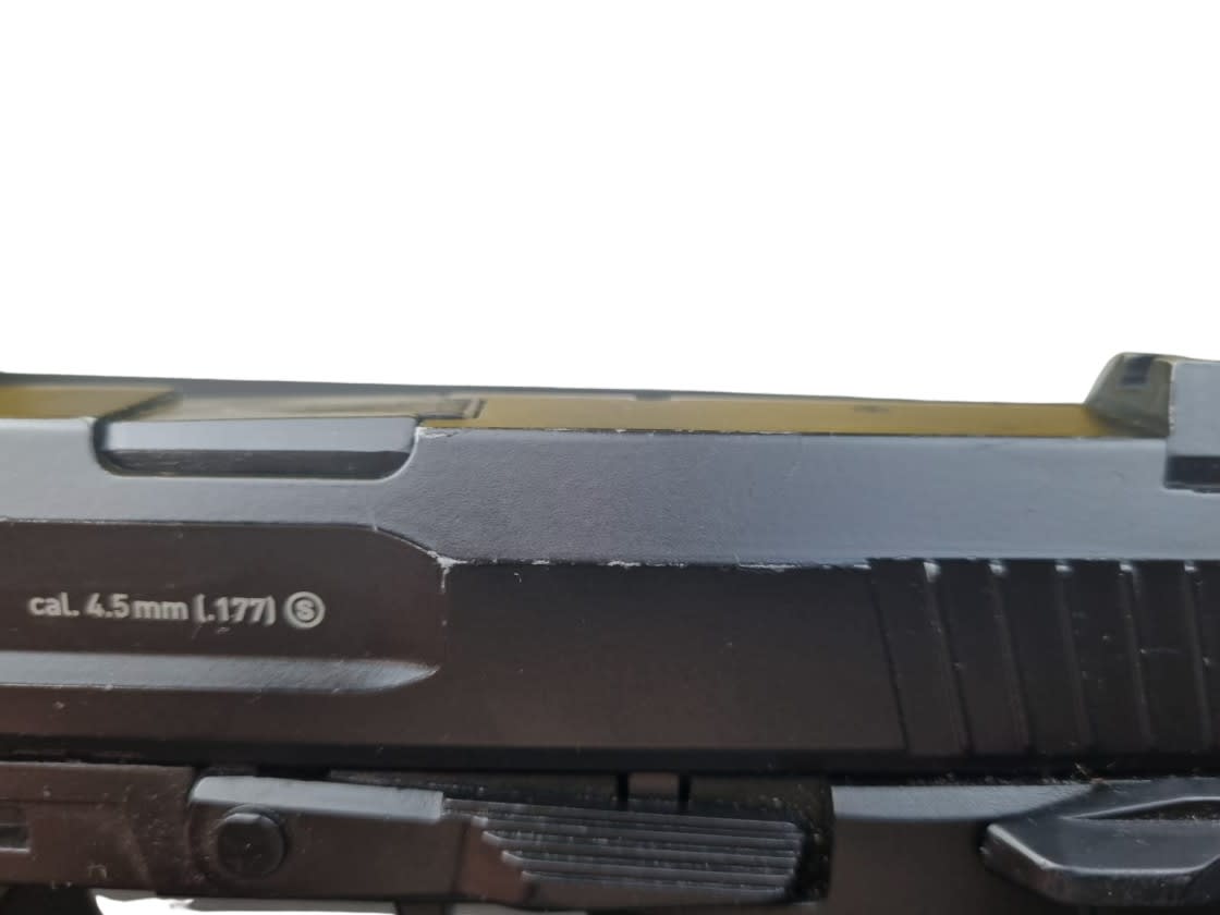Pistola cal. 4.5 mm mod HK45 Co2 - Producto con detalle estético y embalaje5