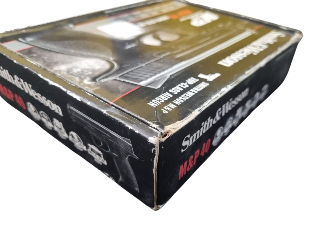 Pistola Co2 M&P 40 cal. 4.5 mm - Producto con detalle estético y embalaje10