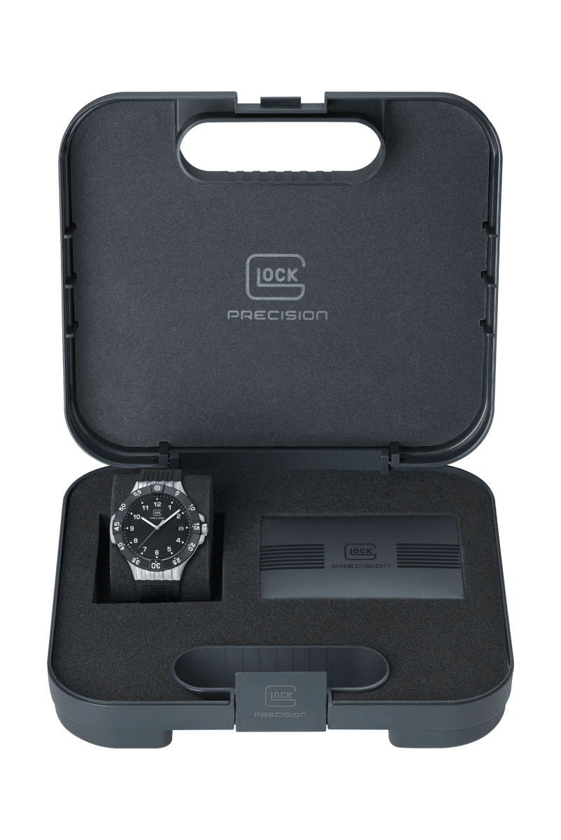 Reloj Glock caja de acero plateado y negro, correa de silicona RTF negra #GW-15-6-226