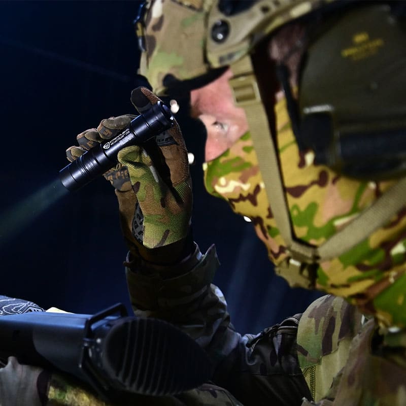 Linterna MegaStream USB incluye una bateria recargable SL-B34 ,cable USB-C y holster , color negra #662106