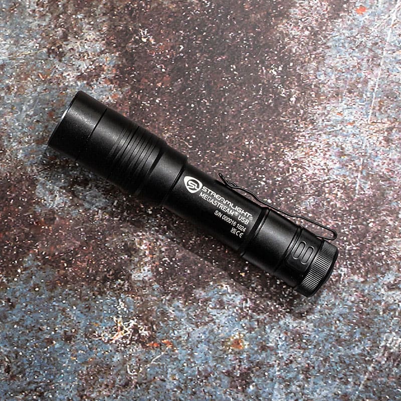 Linterna MegaStream USB incluye una bateria recargable SL-B34 ,cable USB-C y holster , color negra #662109
