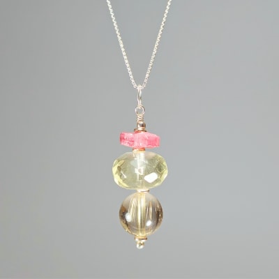 Colgante De Cuarzo Limón, Cuarzo Rutilo Y Turmalina Rosa en Perlas