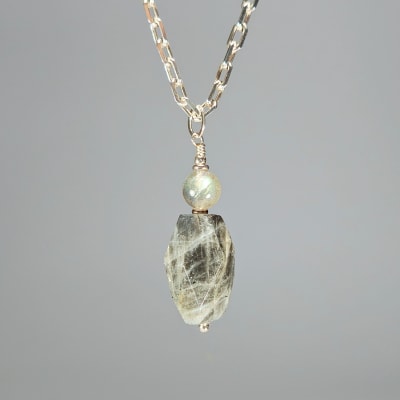 Colgante De Labradorita Gris en Pieza Irregular1