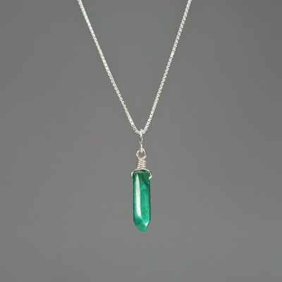 Colgante Mini De Malaquita en Punta Pulida de 15 mm2