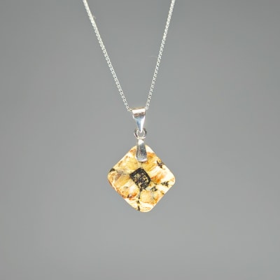 Colgante De Quiastolita en Cabuchón Rombo de 15 mm1