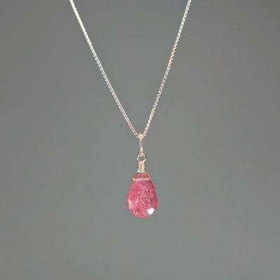 Colgante Mini De Rubí en Gota Facetada de 10 mm1