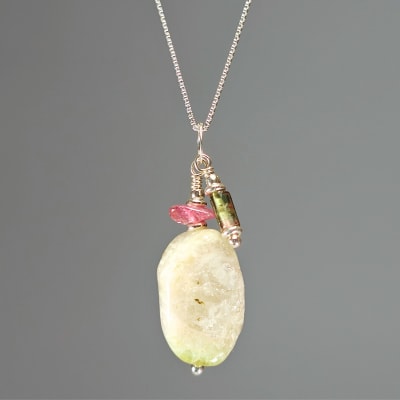 Colgante De Turmalina Verde, Turmalina Blanca Y Turmalina Rosa en Piezas Semipulidas