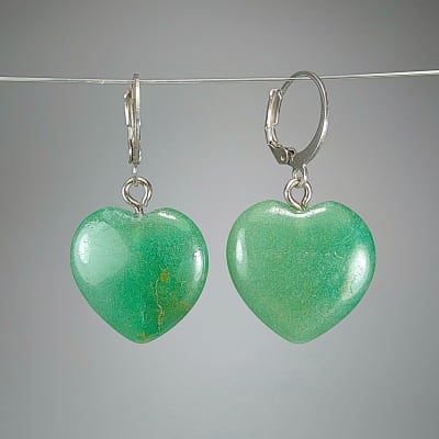 Argollas Con Dijes De Aventurina Verde Y Fantasía Plateada en Corazones Pulidos de 18 mm