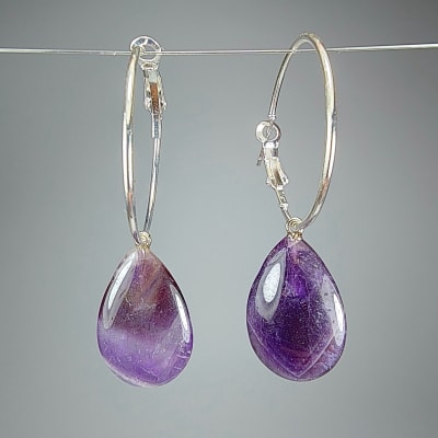 Argollas Con Dijes De Cuarzo Amatista Violeta Y Fantasía Plateada en Gotas Planas de 23 mm