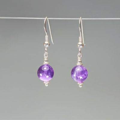 Aros De Cuarzo Amatista Violeta en Perlas de 8 mm