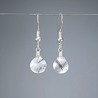 Aros De Cuarzo Turmalinado en Gotas Facetadas de 8 mm1