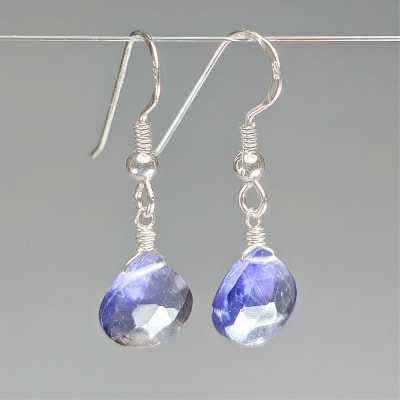 Aros De Iolita en Gotas Facetadas de 12 mm