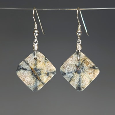 Aros De Quiastolita en Cabuchón Rombo de 21 mm1