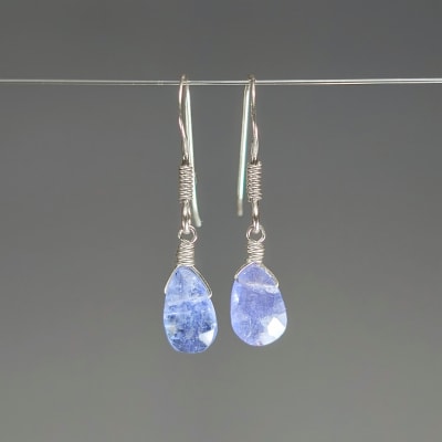 Aros De Tanzanita en Gotas Facetadas de 7 mm1