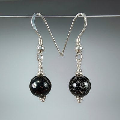 Aros De Turmalina Negra en Perlas de 8 mm