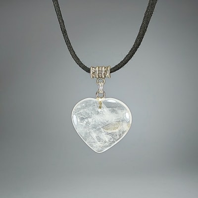 Colgante Corazón Pulido De Cuarzo Cristal Y Fantasía Plateada de 25 mm1