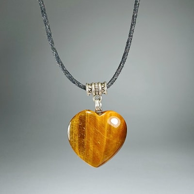 Colgante Corazón Pulido De Ojo De Tigre Y Fantasía Plateada de 25 mm1