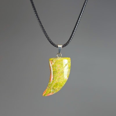 Colgante Cuerno De Unakita Y Fantasía Plateada de 30 mm1