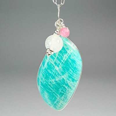 Colgante De Amazonita Calipso, Cuarzo Rosa Claro Y Turmalina Rosa en Cabuchón Romboide de 30 mm1