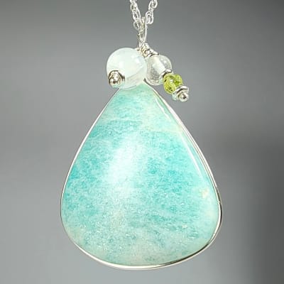 Colgante De Amazonita Calipso, Piedra Luna Blanca Con Destello Azul Y Cuarzo Cristal en Cabuchón Gota de 34 mm1