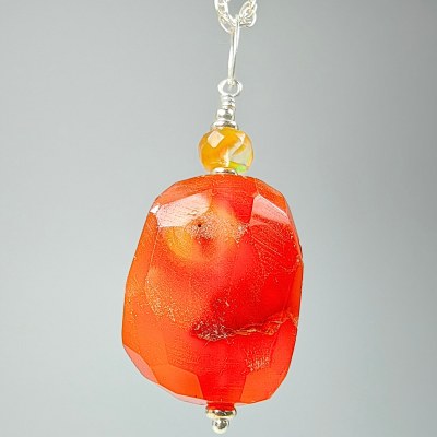 Colgante De Cornalina Roja Y Ópalo Noble Amarillo en Pieza Irregular1