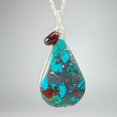 Colgante De Crisocola Y Granate Almandino en Cabuchón Gota de 26 mm1