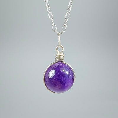Colgante De Cuarzo Amatista en Cabuchón Redondo de 11 mm