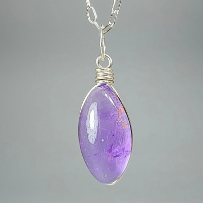 Colgante De Cuarzo Amatista en Cabuchón Vesica de 15 mm